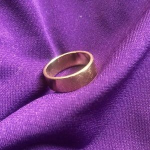 Solid 14 kt yellow gold band ring 5.2 grms